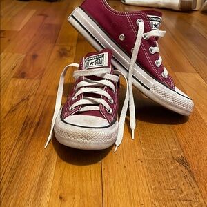Women’s Converse Burgundy Low top Sneakers